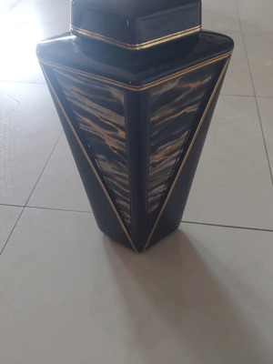 Tall vase with lid like new