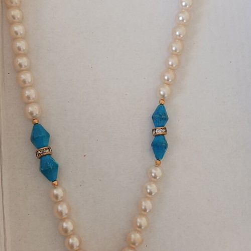 Jewelry set like new with pearl, blue stones, gold detail, and rhinestones