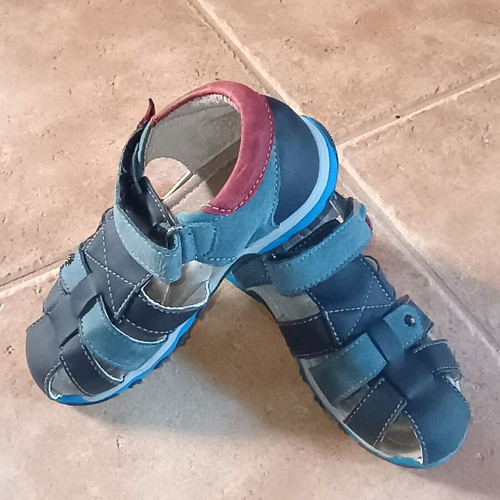 Chippo anatomical sandals size 31 like new, blue