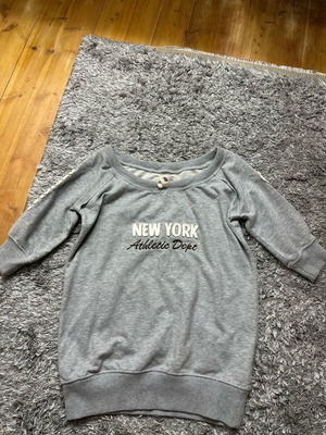 Women's gray sweatshirt with 3/4 sleeves used, New York Athletic Dept logo