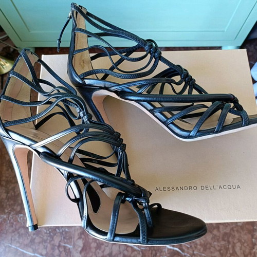 Alessandro Dell Acqua high heels size 40 like new, black