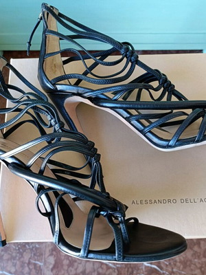 Alessandro Dell Acqua high heels size 40 like new, black