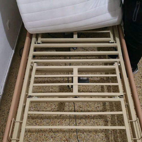 Single hospital bed like new with remote control and 4 motors