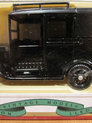 Lledo 1933 Austin Taxi ''Black Taxi'' New