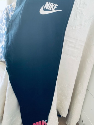 Nike leggings black like new, youth size S