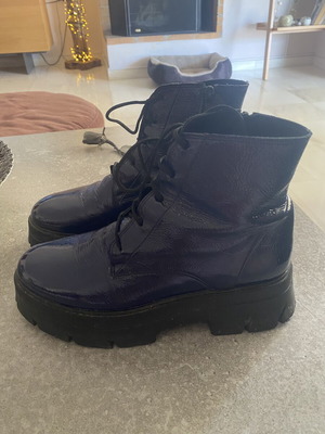 Vasilis Tsitsivas leather shiny ankle boots used, dark blue size 39