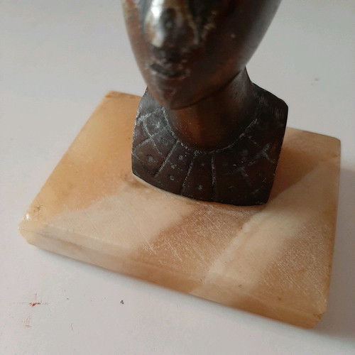 Metal bust of Nefertiti used with marble base