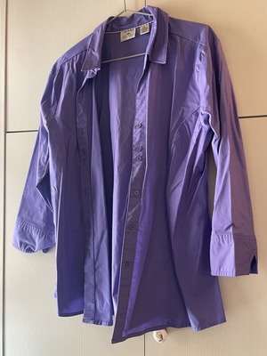 Shirt like new, purple, sizes M to XXL