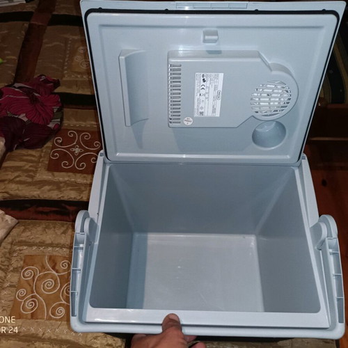 Car fridge 12V like new