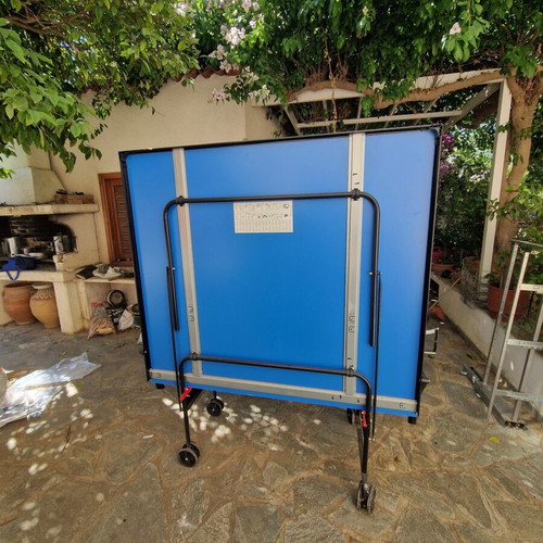 Ping pong table like new, outdoor foldable