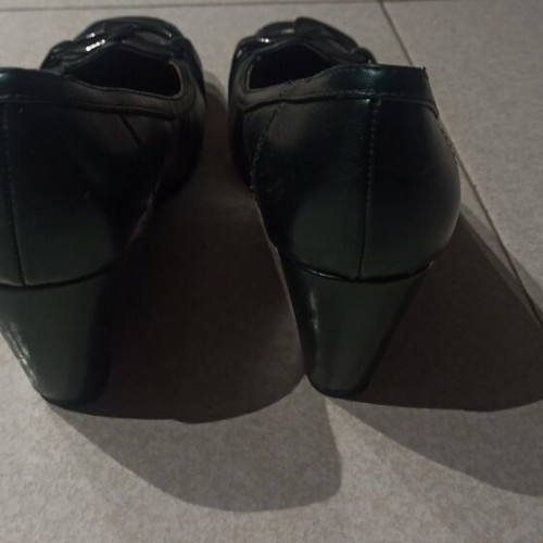 Green platform shoes used No 38 with metal buckle and 8cm heel