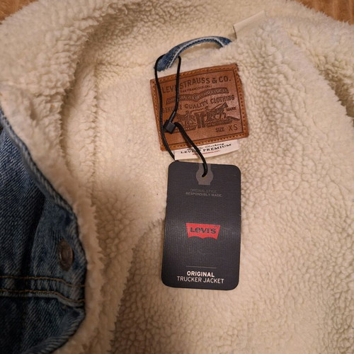 Levi’s Original Sherpa Trucker Jacket women's new, size XS, blue denim