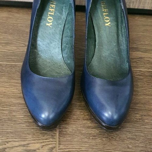 Patricia Miller blue pumps like new, size 40