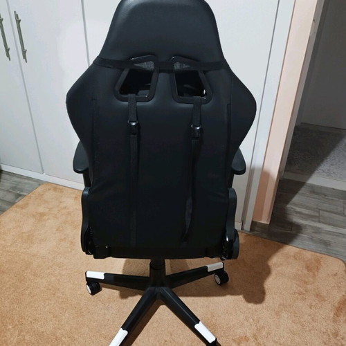RAPTOR gaming office chair like new with footrest extension