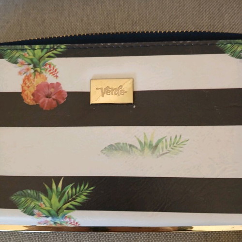 Verde women's wallet like new with tropical design
