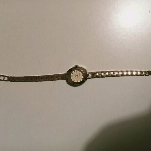 Zarya vintage Soviet wristwatch used with bracelet and 17 jewels