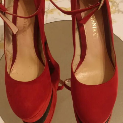 Stefania red suede pumps size 39 with ankle strap and double platform