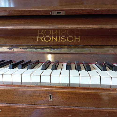 Piano used upright Ronisch