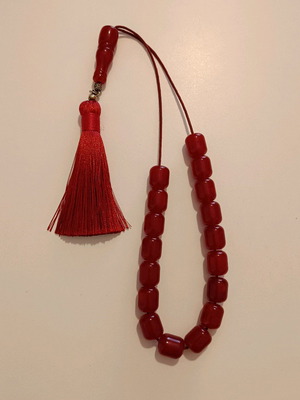 Red Kompoloi like new from Middle East with 17 beads and tassel