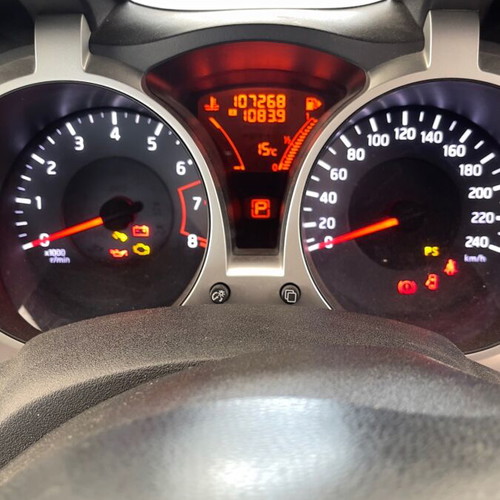 Nissan Juke 2011 1.6 automatic used, red