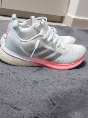 Adidas αθλητικά παπούτσια νούμερο 40 σαν καινούργια, άσπρα και ροζ