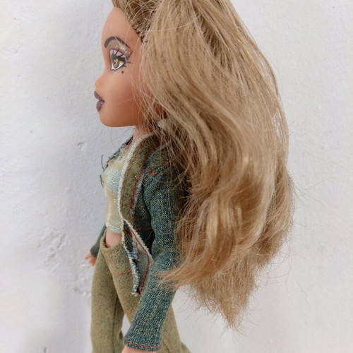 Bratz Funk N’ Glow Yasmin 2002 used doll