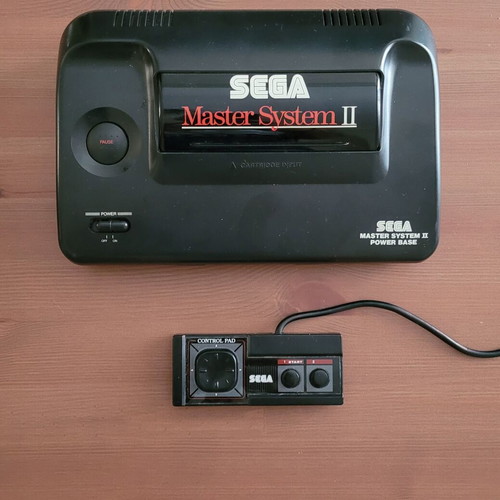 Sega Master System II console used, complete package with original controller