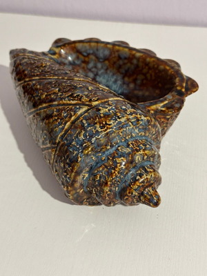 Vintage ceramic shell-shaped planter like new, mid-20th century