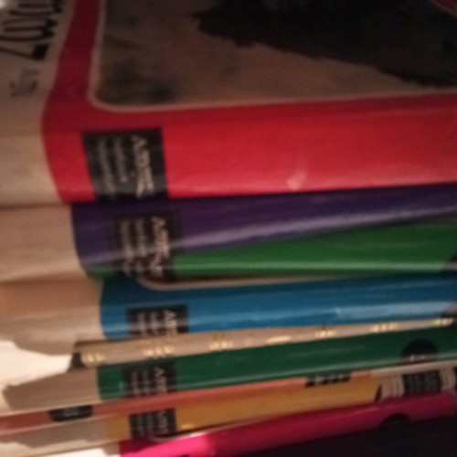 The Wonderful World of Animals, 9 volumes in very good condition