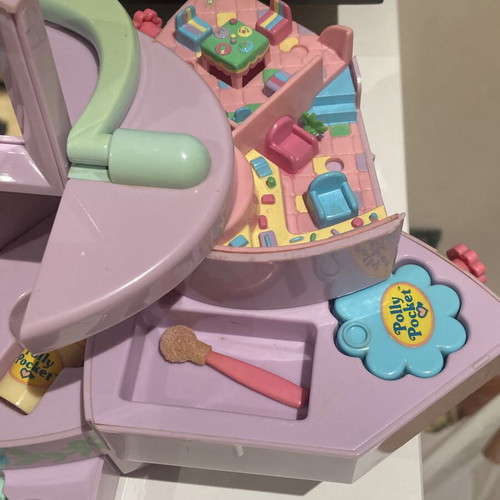 Polly Pocket Pullout Playhouse Beauty Case 1991 by Bluebird Toys