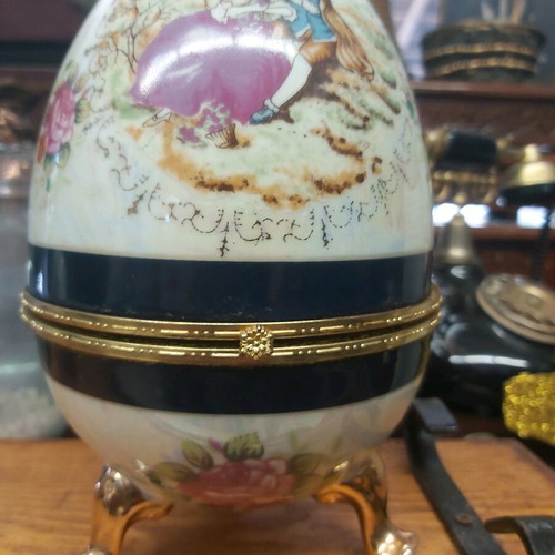 Decorative Limoge Egg like new, 20x15 cm, hinged
