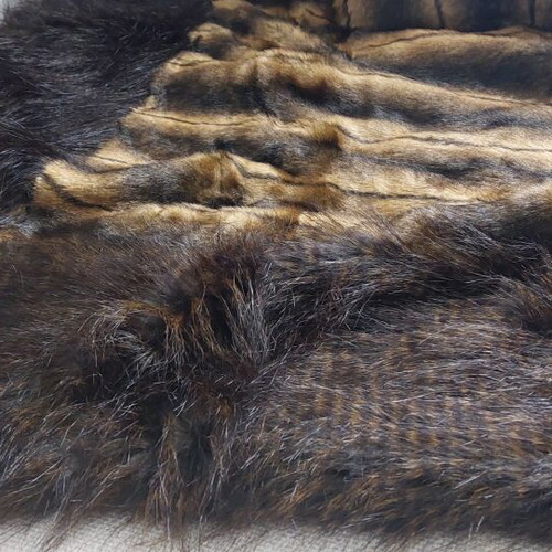 Throw with 4 pillows new, synthetic fur