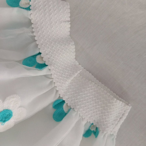 Skirt new with embroidered flowers, size XS, white