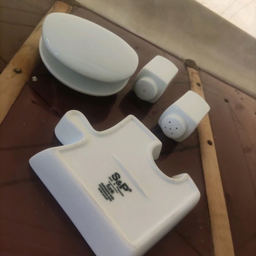 Set of four kitchen items new condition