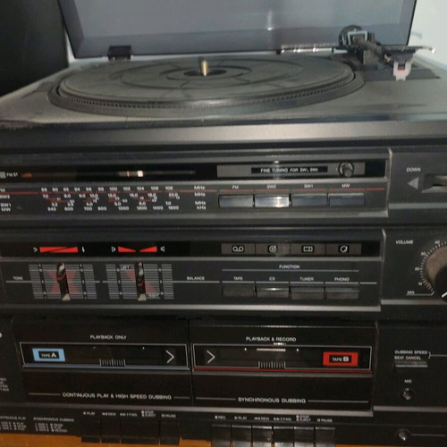 Sanyo stereo system used with original speakers