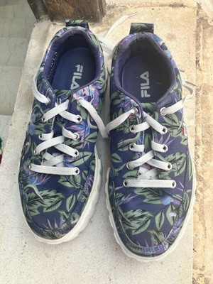 Fila floral shoes used, casual athletic, size 37