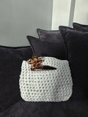 Knitted white bag like new