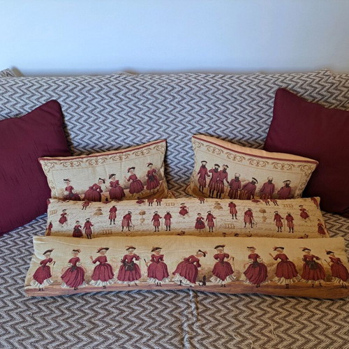Decorative pillows used, pack of 4 for living room