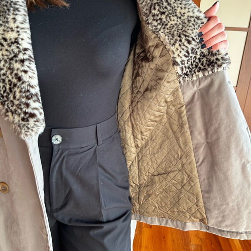 Coat with fur collar like new, beige, size M