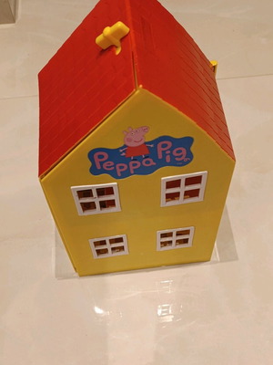 Το σπίτι της Peppa Pig, η φάρμα, το σχολείο και πολλές φιγούρες μεταχειρισμένα