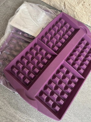 Tupperware Silicone Waffle Baking Mold new