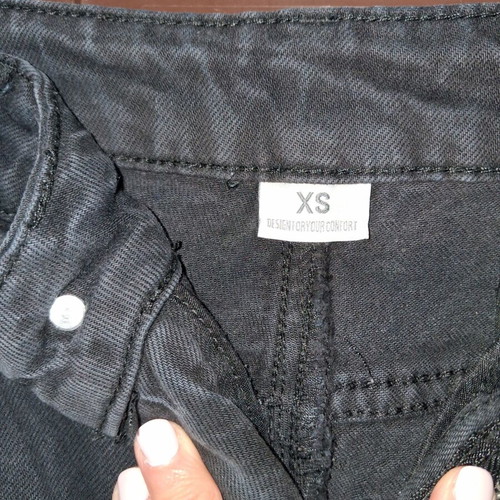 High-waisted black mom fit jeans size XS like new