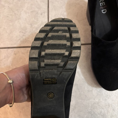 Keep Fred black shoes like new, low heel, size 40, suede fabric