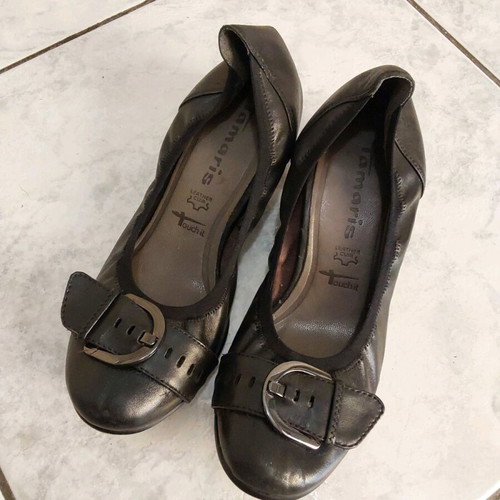 Brand new leather shoes Tamaris size 37. At a lower price for only a few days.