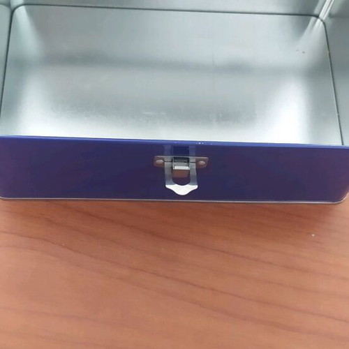 Palmolive metal box like new with safety clasp