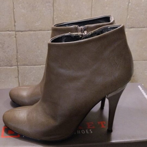 Women's ankle boots like new, brown, size 37