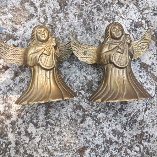 Vintage brass angel figurine like new, decorative