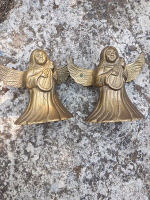 Vintage brass angel figurine like new, decorative