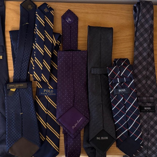 Pack of 9 silk ties Louis Vuitton, Boss, Ralph Lauren like new