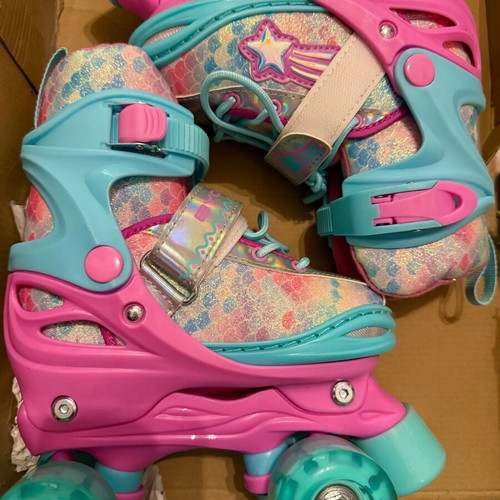 BYOX kids skates adjustable size 30-33 like new with light-up wheels